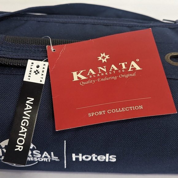 Universal Studios Orlando Resort Logo Kanata Beach Picnic Sports Blanket NWT - Picture 7 of 8